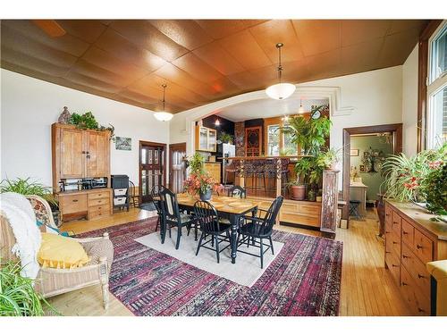 687 Highway 6, Caledonia, ON - Indoor Photo Showing Dining Room