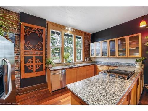 687 Highway 6, Caledonia, ON - Indoor Photo Showing Kitchen With Double Sink