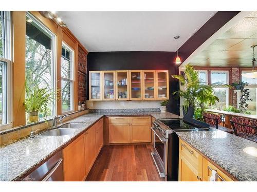 687 Highway 6, Caledonia, ON - Indoor Photo Showing Kitchen With Double Sink