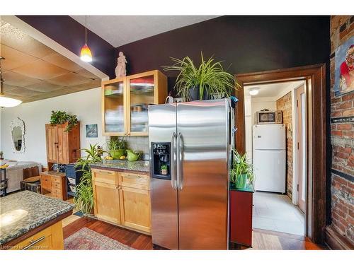 687 Highway 6, Caledonia, ON - Indoor Photo Showing Kitchen