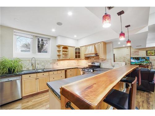 687 Highway 6, Caledonia, ON - Indoor Photo Showing Kitchen With Double Sink