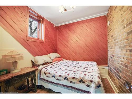 687 Highway 6, Caledonia, ON - Indoor Photo Showing Bedroom