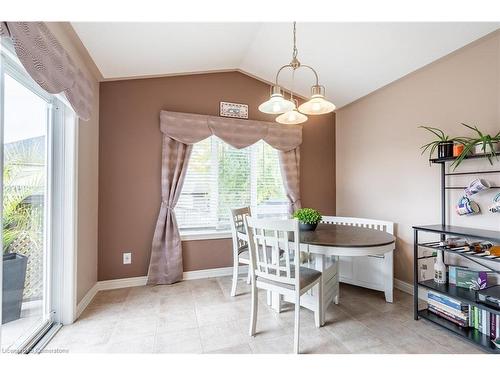 8503 Greenfield Crescent, Niagara Falls, ON - Indoor Photo Showing Dining Room