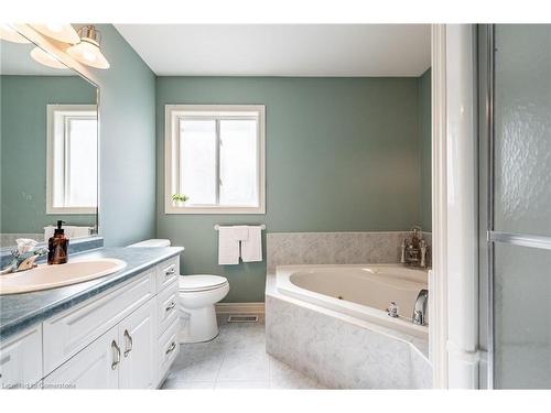 8503 Greenfield Crescent, Niagara Falls, ON - Indoor Photo Showing Bathroom