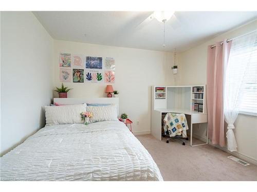 8503 Greenfield Crescent, Niagara Falls, ON - Indoor Photo Showing Bedroom