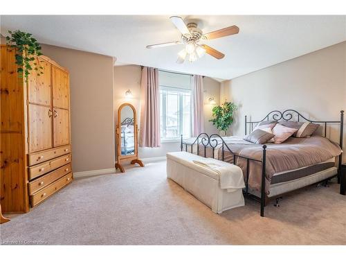 8503 Greenfield Crescent, Niagara Falls, ON - Indoor Photo Showing Bedroom