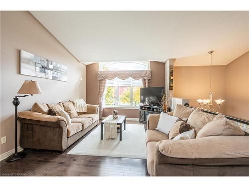 8503 Greenfield Crescent, Niagara Falls, ON - Indoor Photo Showing Living Room