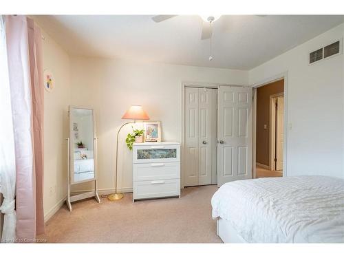 8503 Greenfield Crescent, Niagara Falls, ON - Indoor Photo Showing Bedroom