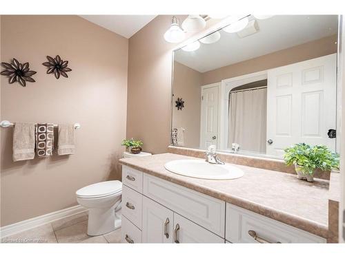 8503 Greenfield Crescent, Niagara Falls, ON - Indoor Photo Showing Bathroom