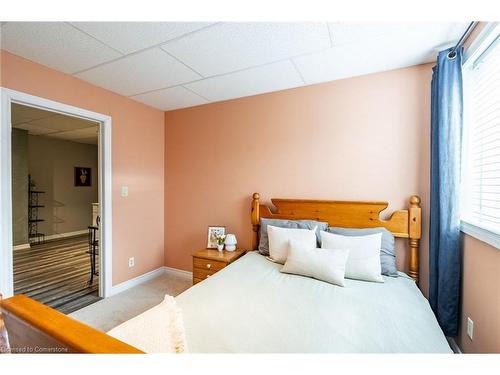 8503 Greenfield Crescent, Niagara Falls, ON - Indoor Photo Showing Bedroom