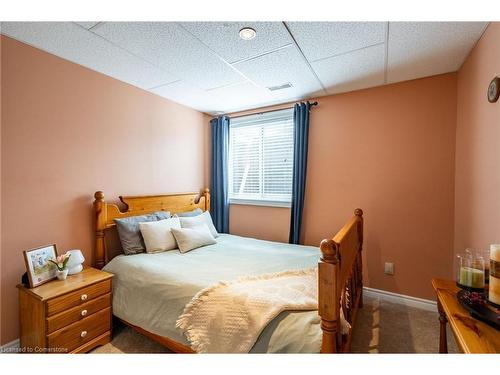 8503 Greenfield Crescent, Niagara Falls, ON - Indoor Photo Showing Bedroom