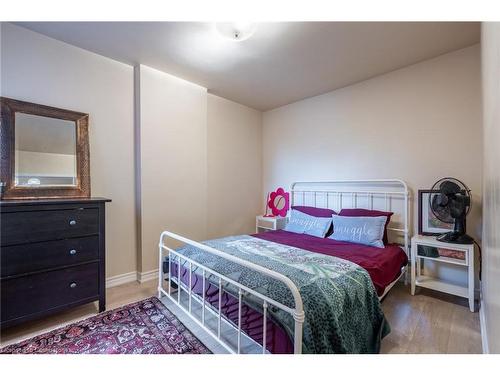 50 1/2 Clyde Street, Hamilton, ON - Indoor Photo Showing Bedroom