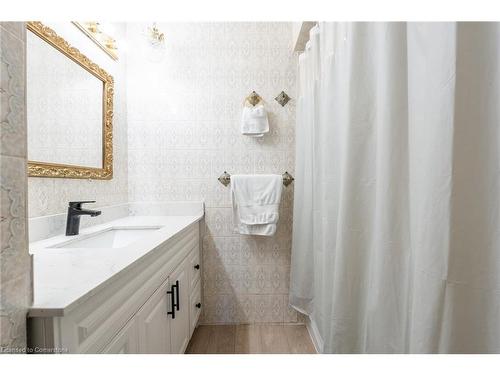 50 1/2 Clyde Street, Hamilton, ON - Indoor Photo Showing Bathroom