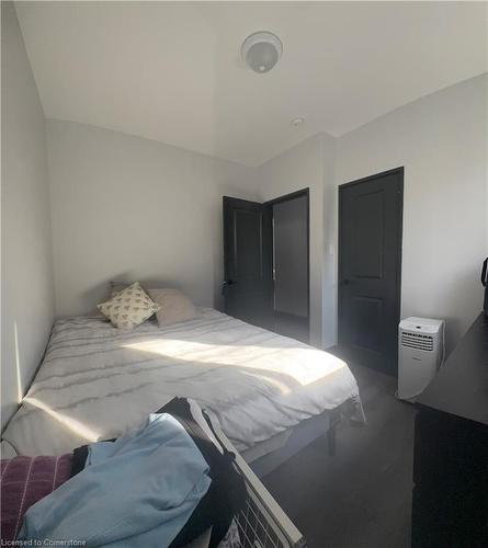 5-245 Mohawk Road E, Hamilton, ON - Indoor Photo Showing Bedroom