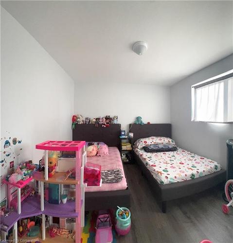 5-245 Mohawk Road E, Hamilton, ON - Indoor Photo Showing Bedroom