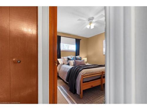 4407 Ontario Street, Lincoln, ON - Indoor Photo Showing Bedroom