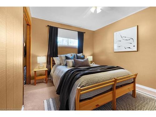 4407 Ontario Street, Lincoln, ON - Indoor Photo Showing Bedroom