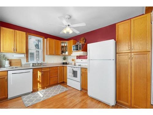 4407 Ontario Street, Lincoln, ON - Indoor Photo Showing Kitchen