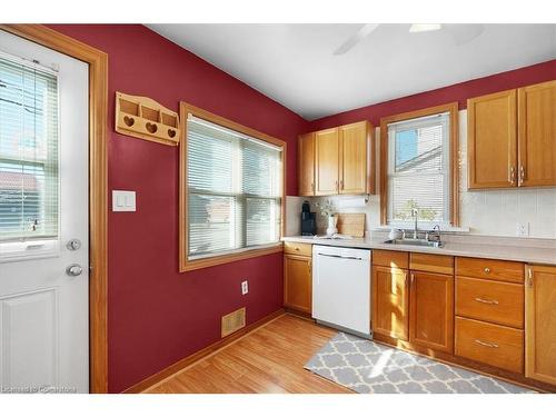 4407 Ontario Street, Lincoln, ON - Indoor Photo Showing Kitchen