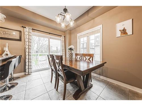 4-2220 Queensway Drive, Burlington, ON - Indoor Photo Showing Dining Room