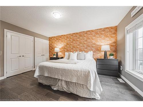 4-2220 Queensway Drive, Burlington, ON - Indoor Photo Showing Bedroom