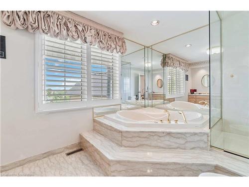 80 Margaret Avenue, Stoney Creek, ON - Indoor Photo Showing Bathroom