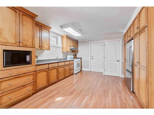 80 Margaret Avenue, Stoney Creek, ON - Indoor Photo Showing Kitchen