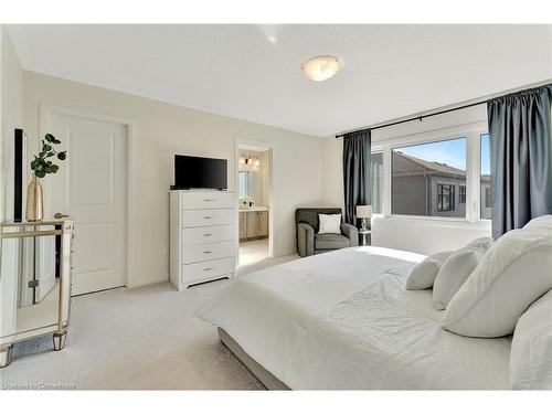 7 Freedom Crescent, Mount Hope, ON - Indoor Photo Showing Bedroom