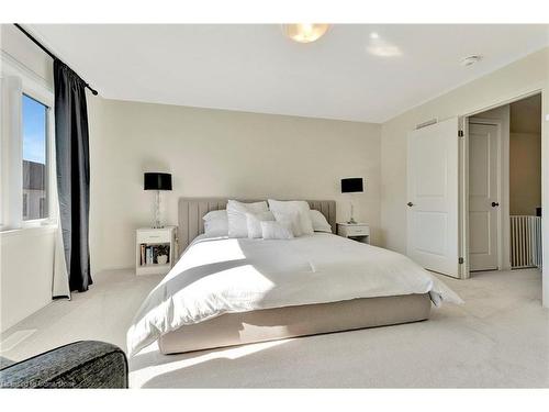 7 Freedom Crescent, Mount Hope, ON - Indoor Photo Showing Bedroom