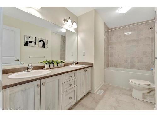 7 Freedom Crescent, Mount Hope, ON - Indoor Photo Showing Bathroom