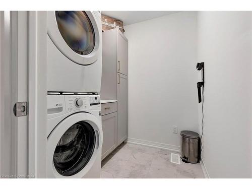 7 Freedom Crescent, Mount Hope, ON - Indoor Photo Showing Laundry Room