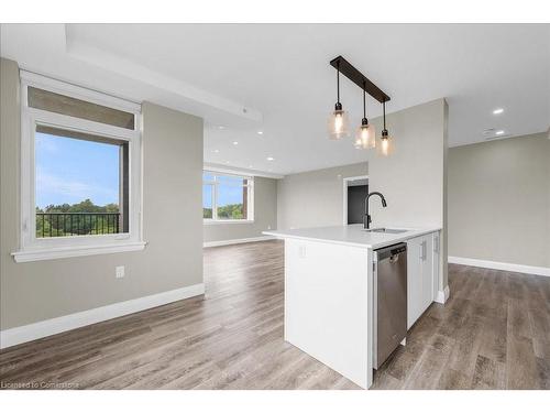 329-1 Redfern Avenue, Hamilton, ON - Indoor Photo Showing Kitchen