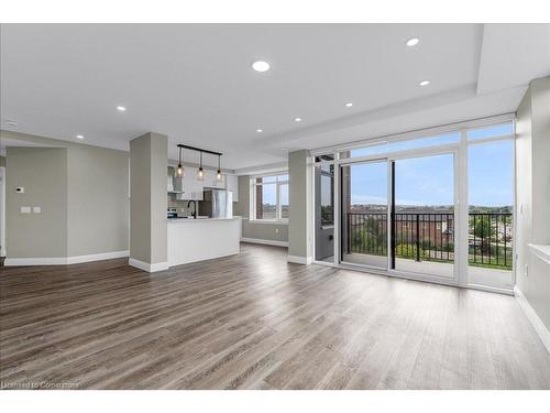 329-1 Redfern Avenue, Hamilton, ON - Indoor Photo Showing Living Room