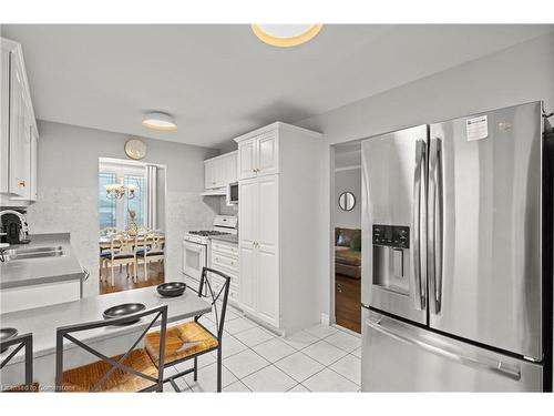 38 Brett Court, Hamilton, ON - Indoor Photo Showing Kitchen With Double Sink