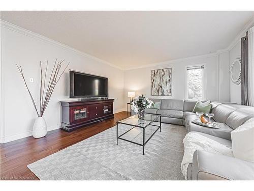 52-1150 Skyview Drive, Burlington, ON - Indoor Photo Showing Living Room