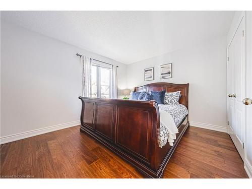 52-1150 Skyview Drive, Burlington, ON - Indoor Photo Showing Bedroom