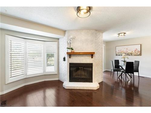 11 Waterford Crescent, Stoney Creek, ON - Indoor Photo Showing Living Room With Fireplace