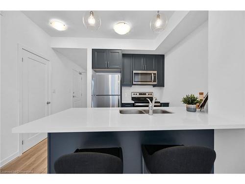 801-470 Dundas Street E, Waterdown, ON - Indoor Photo Showing Kitchen With Double Sink With Upgraded Kitchen