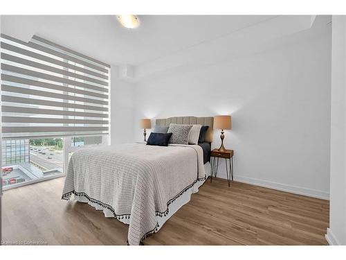 801-470 Dundas Street E, Waterdown, ON - Indoor Photo Showing Bedroom