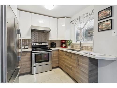 176-1221 Dundix Road, Mississauga, ON - Indoor Photo Showing Kitchen With Double Sink