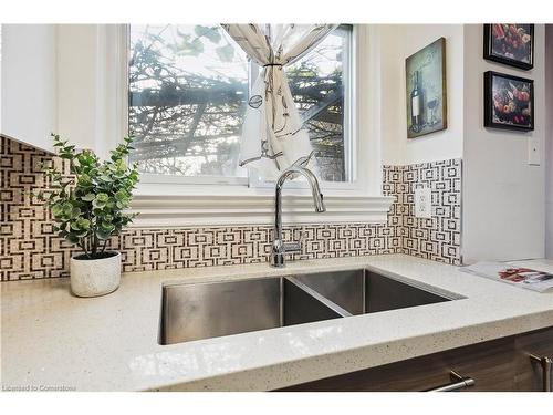 176-1221 Dundix Road, Mississauga, ON - Indoor Photo Showing Kitchen With Double Sink