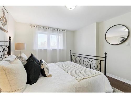 176-1221 Dundix Road, Mississauga, ON - Indoor Photo Showing Bedroom