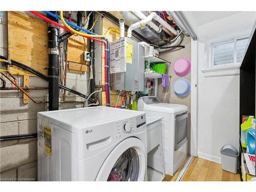 176-1221 Dundix Road, Mississauga, ON - Indoor Photo Showing Laundry Room