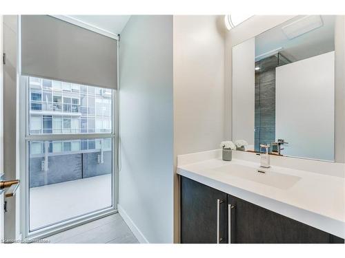 1808-2087 Fairview Street, Burlington, ON - Indoor Photo Showing Bathroom