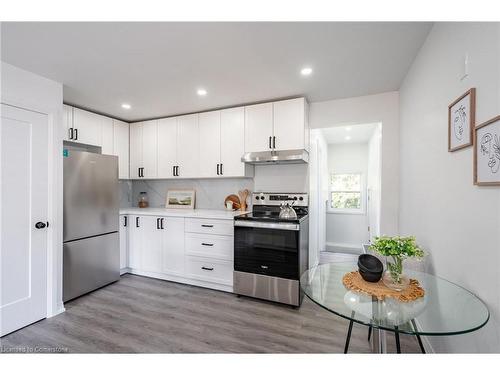 85 Walter Avenue N, Hamilton, ON - Indoor Photo Showing Kitchen