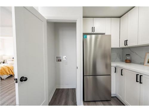 85 Walter Avenue N, Hamilton, ON - Indoor Photo Showing Kitchen