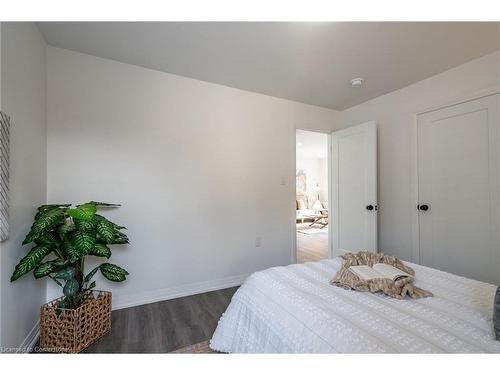 85 Walter Avenue N, Hamilton, ON - Indoor Photo Showing Bedroom