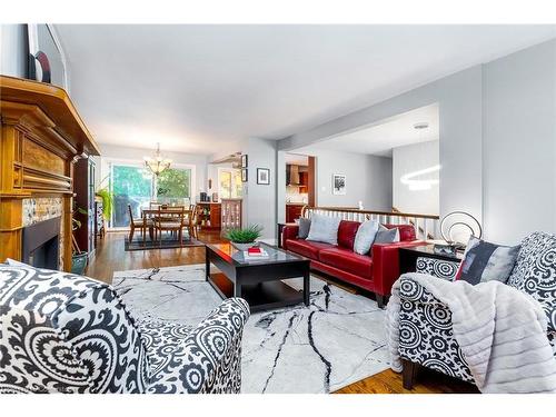 129 Parkview Drive, Ancaster, ON - Indoor Photo Showing Living Room