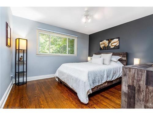 129 Parkview Drive, Ancaster, ON - Indoor Photo Showing Bedroom