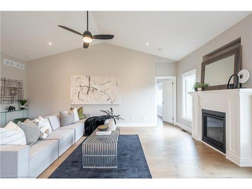 1040 Kettle Court, Fort Erie, ON - Indoor Photo Showing Living Room With Fireplace